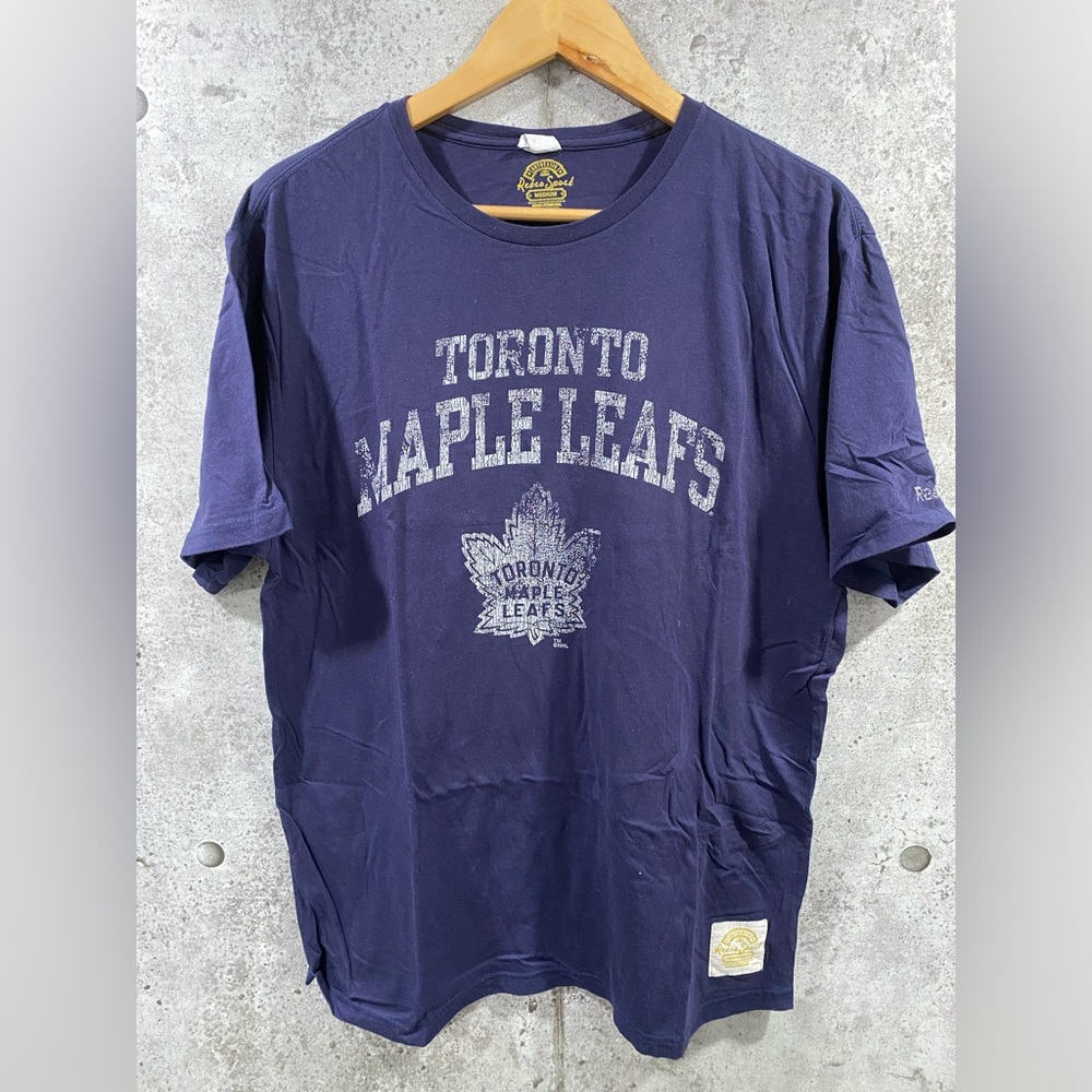 Reebok vintage Toronto maple leafs, distress t-shirt